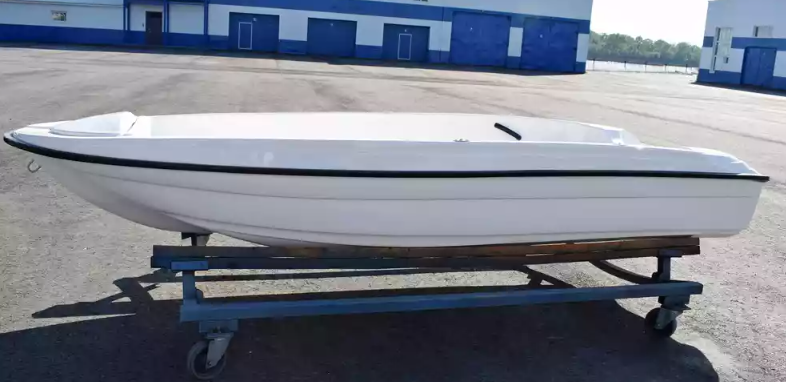 Стеклопластиковая лодка Пингвин (тримаран) в Арзамасе