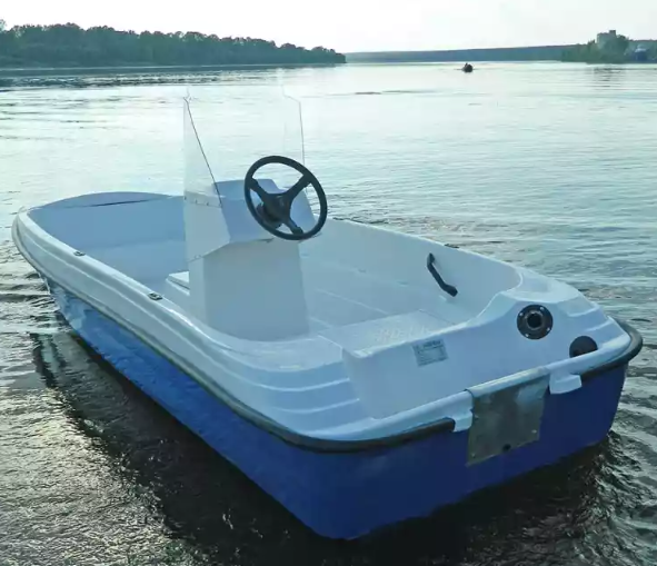 Стеклопластиковая лодка Пингвин с консолью (тримаран) в Арзамасе