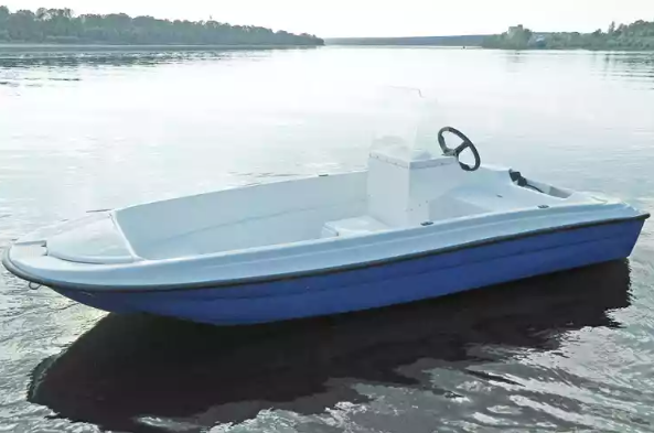 Стеклопластиковая лодка Пингвин с консолью (тримаран) в Арзамасе