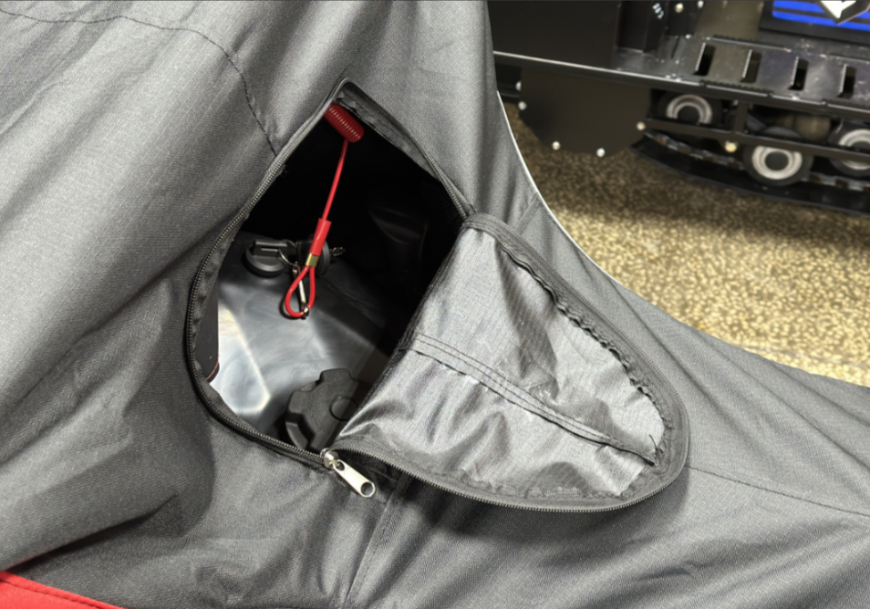 Чехол транспорт. снегохода IKUDZO HUNTER черно-красный Оксфорд ПРЕМИУМ качества с лого IKUDZO в Арзамасе