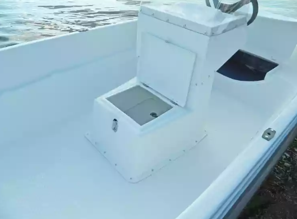 Стеклопластиковая лодка Пингвин с консолью (тримаран) в Арзамасе