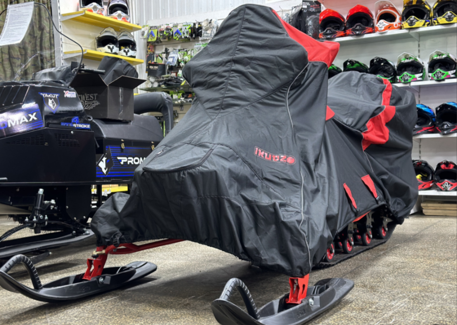 Чехол транспорт. снегохода IKUDZO HUNTER черно-красный Оксфорд ПРЕМИУМ качества с лого IKUDZO в Арзамасе