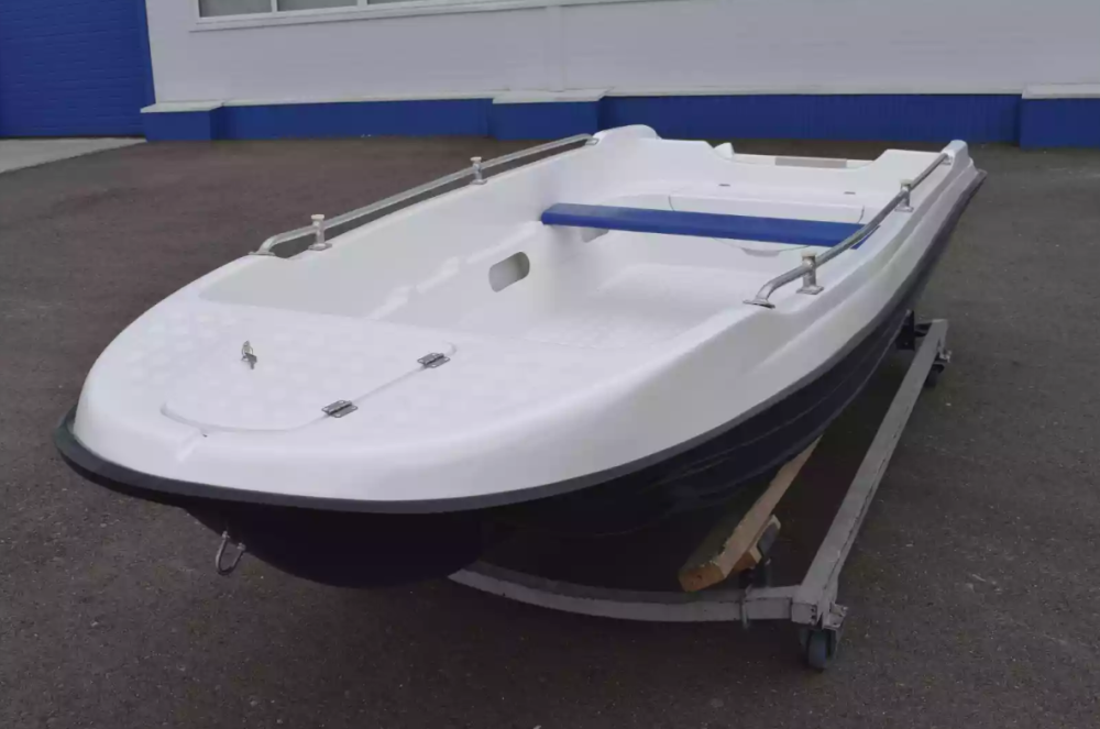Стеклопластиковая лодка Пингвин New (тримаран) в Арзамасе