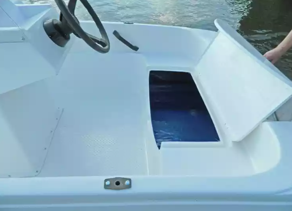 Стеклопластиковая лодка Пингвин с консолью (тримаран) в Арзамасе